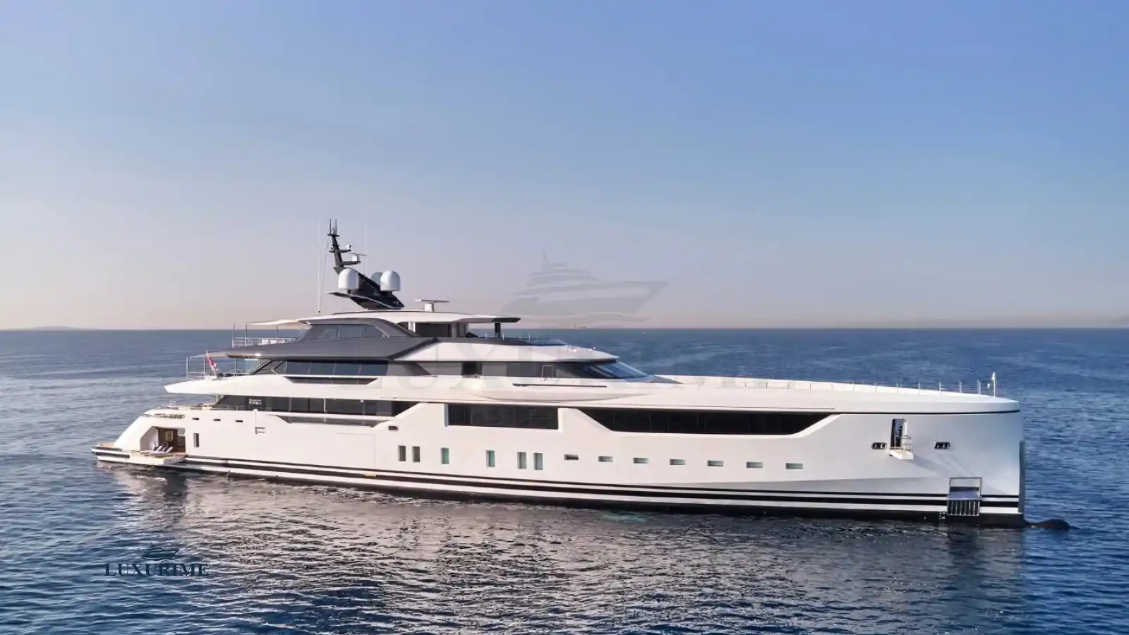 MALIA Golden Yachts Custom Yacht Charter