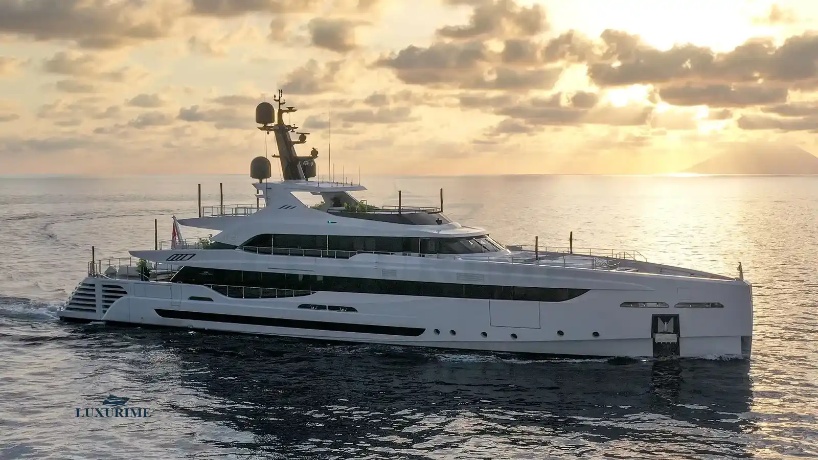 LEL Rossinavi Custom Yacht Charter