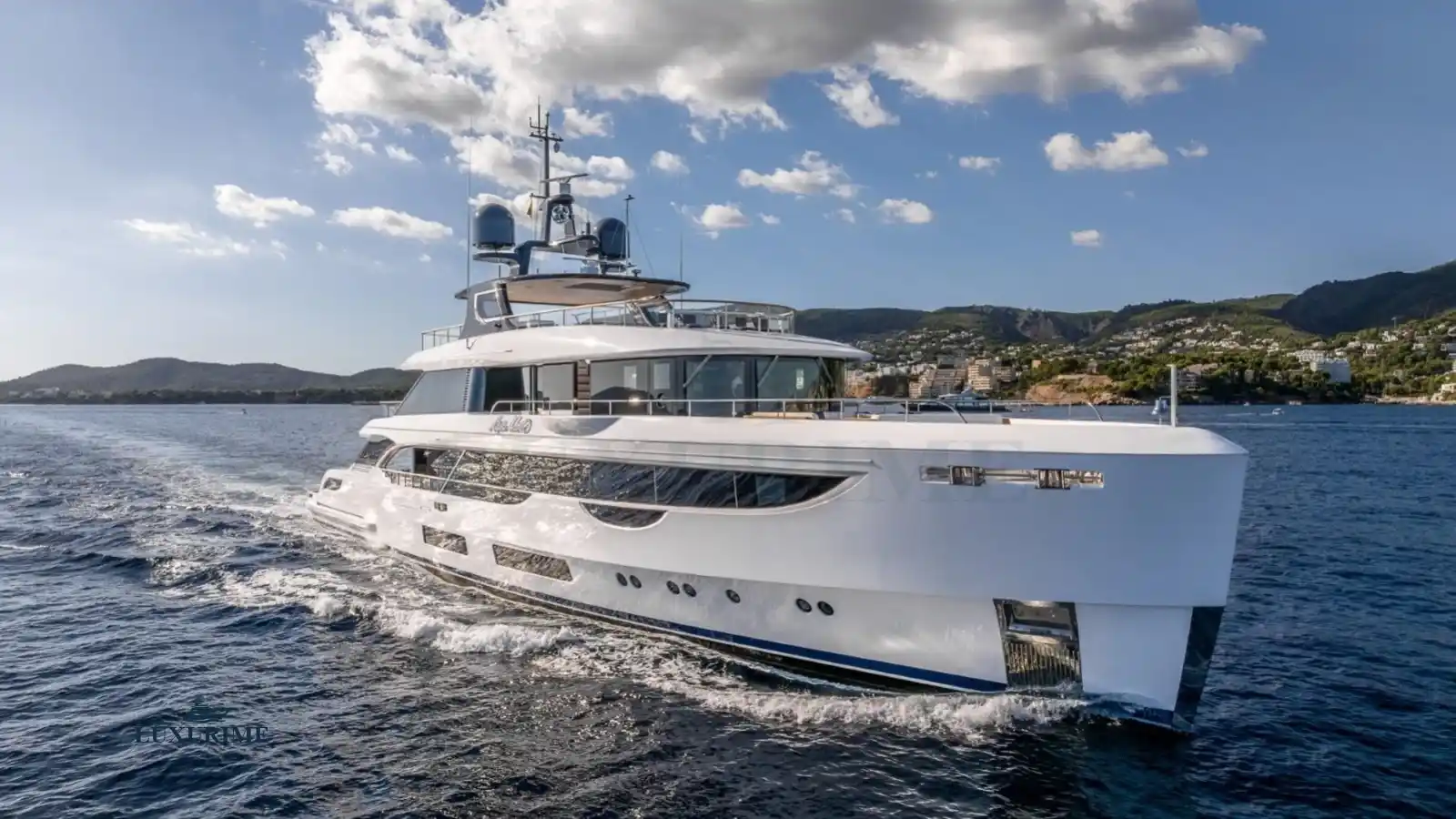 ALPHA WAVES Benetti Oasis 40M Yacht Charter