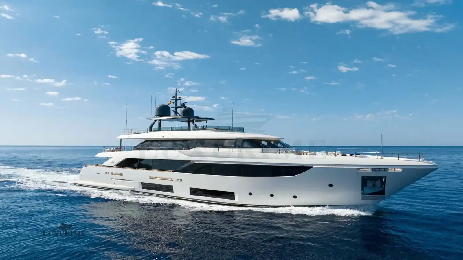 MAC ONE Ferretti Custom Line Navetta 33 Yacht Charter