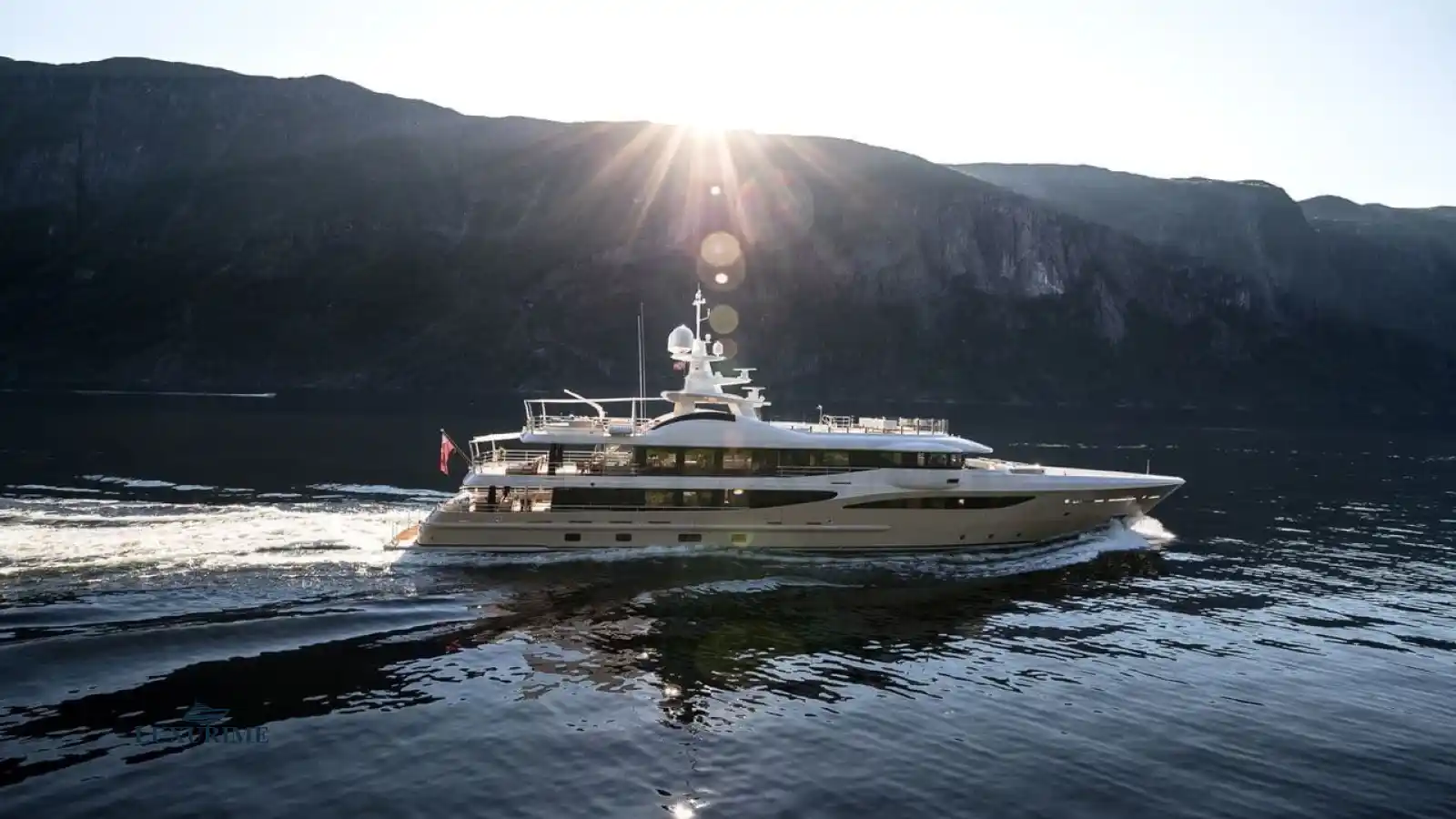 LILI Amels 180 Yacht Charter