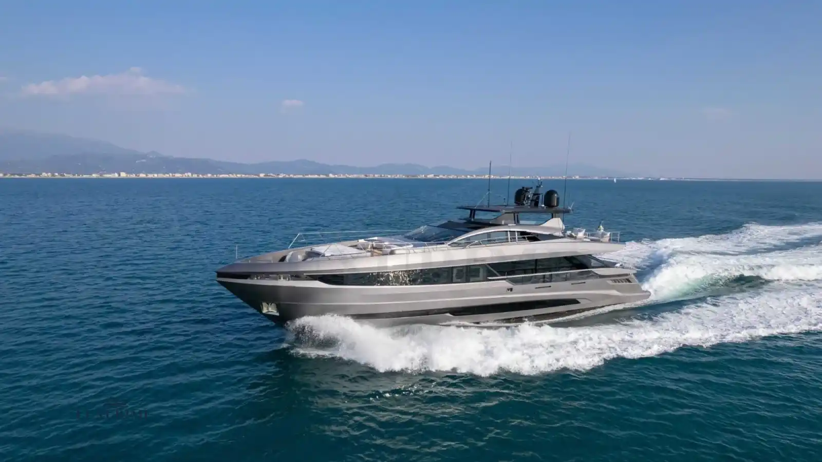 CRAZY TOO Mangusta GranSport 33 Yacht Charter